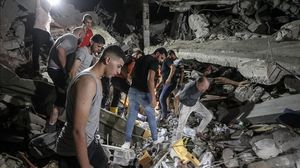 يتعمد الاحتلال استهداف المدنيين ودور العبادة في غزة- الأناضول 