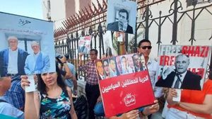 يأتي إضراب الموقوفين التونسيين في ما يعرف بـ"قضية التآمر" احتجاجا على إيقافهم منذ شباط /فبراير الماضي - الأناضول
