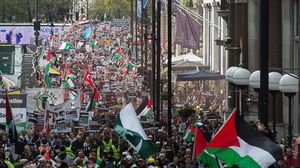 الآلاف يشاركون في أحدث مظاهرة في لندن مؤيدة لفلسطين (الأناضول)