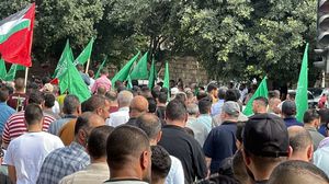 ردد المتظاهرون هتافات داعمة لفصائل المقاومة في غزة- "إكس"