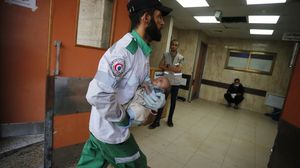 تعاني مستشفيات غزة من أوضاع مأسوية صعبة بسبب توقف العديد منها عن العمل- الأناضول