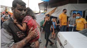 الاحتلال الإسرائيلي استهدف محيط مجمع الشفاء الطبي بمدينة غزة بعدة غارات- جيتي
