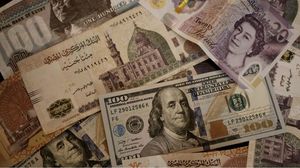 الجنيه المصري فقد نحو 38 بالمائة من قيمته أمام الدولار الأمريكي بعد تعويم العملة- جيتي