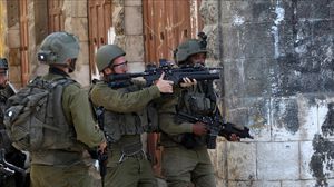  ذكر الهلال الأحمر الفلسطيني أن نحو 22 إصابة سجلت في العدوان على مخيم قلنديا 17 منها بالرصاص الحي- جيتي