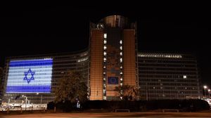 علم الاحتلال على مبنى المفوضية الأوروبية في بروكسل- منصة "إكس"