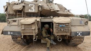 دبابة للاحتلال بمحيط غزة- جيتي