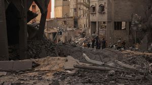 الاحتلال يقوم بدمار واسع في منازل سكان غزة- جيتي