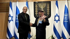 المعلا أهدى عضو كنيست عباءة زاعما أنها مقدمة من عشيرة بني حسن- حسابه عبر إكس