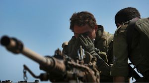 ذكر الكاتب أن المخاوف الاسرائيلية من ربط لبنان وغزة تعود لأن فكرة المقاومة لا تزال العمود الفقري للوعي الإقليمي- جيتي