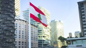 طوال الفترة الممتدة بين 1920 و1943، حافظت القيادات المارونية على علاقات وثيقة مع فرنسا، ورأت أن إنشاء لبنان الكبير يحقق الهوية المستقلة عن المحيط العربي ـ الإسلامي، معتبرةً أن لبنان يجب أن يكون دولة ذات طابع ليبرالي..