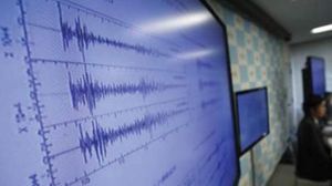 قراءات ترصد لزلازل في أحد مراكز الرصد الجيولوجي - ا ف ب