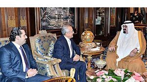 العاهل السعودي خلال استقال الرئيس اللبناني في الرياض الاثنين