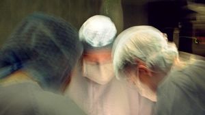 عملية جراحية في مستشفى فرنسي في 2001 - ا ف ب