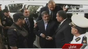 لم يعرف مكان مرسي منذ الاختطاف و حتى وصوله المحكمة - ا ف ب
