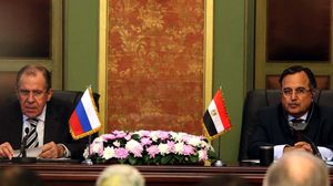 وزير الخارجية المصري أحمد فهمي ونظيره الروسي سيرغي لافروف - الأناضول