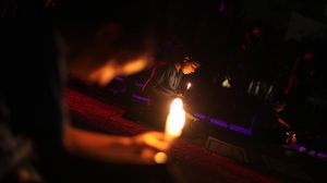 اطفال غزة يعانون من انقطاع التيار الكهربائي - الاناضول