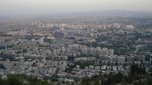 تعاني دمشق من انقطاع المياه والكهرباء وشح بالمواد الأساسية