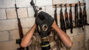 أحد المسلحين الذين يقاتلون قوات الحومة السورية - ا ف ب