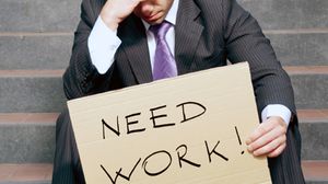  الشخص في فترة البطالة يشعر بالضعف بشكل خاص والرغبة في العثور على وظيفة في أقرب وقت