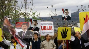 مصريون وعرب في البوسنة والهرسك يتظاهرون احتجاجا على محاكمة مرسي - الأناضول