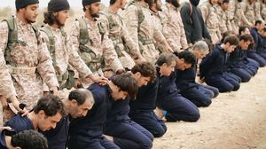 16 طيارا وجنديا للنظام السوري أعدمهم داعش في تسجيل مصور - يوتيوب
