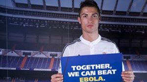 كريستيانو رونالدو وعشرة من مشاهير الكرة يشاركون في "مكافحة الإيبولا" - أ ف ب