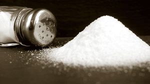 ​ يجب على الأشخاص الذين يعانون من حالات صحية مزمنة التقليل من تناول الملح- CC0