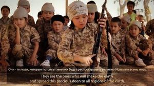 تنظيم الدولة يدرب الأطفال على المهارات العسكرية - يوتيوب