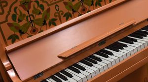 آلة البيانو التي استخدمت في فيلم كازابلانكا معروضة في دار بونامز - أ ف ب