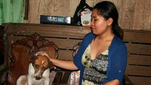 فقدت ميتران كلبتها الصغيرة ذات الأعوام التسعة خلال الإعصار - أ ف ب