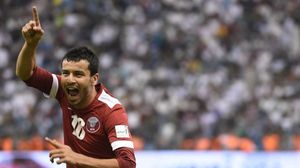 خواخي اللاعب الجزائري بعد إحراز هدف الفوز لقطر - أ ف ب