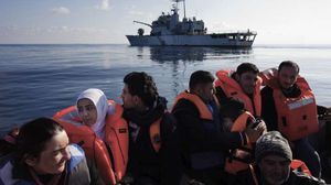 لاجئون سوريون يعبرون البحر إلى أوروبا رغم حالات الغرق المتكررة - أرشيفية