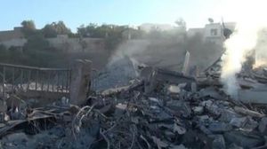 آثار القصف في منطقة حارم - أ ف ب 