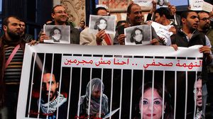 احتجاجات على الاستمرار باضطهاد الصحفيين واعتقال بعضهم بما فيهم صحفيو الجزيرة - أرشيفية