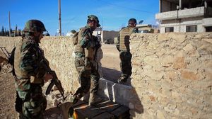 أكراد مقاتلون في مدينة كوباني السورية المحاصرة من الدولة الإسلامية - الأناضول
