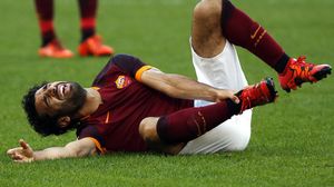 محمد صلاح يصاب في كاحله أثناء مباراة فريقه روما أمام لاتسيو - تويتر