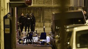 هجمات متفرقة متزامنة في باريس تودي بحياة أكثر من 140 قتيلا - أ ف ب