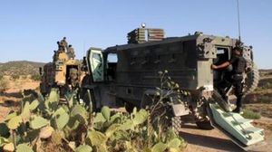 يقاتل الجيش التونسي مسلحين من "أنصار الشريعة" ولواء "عقبة بن نافع" - رويترز