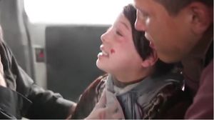 الطفلة: الحمد لله ما في مثل الحمد، والله لا يجبره بشار - يوتيوب
