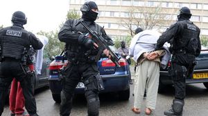 الشرطة الفرنسية تقوم بحملة أمنية موسعة منذ هجمات باريس - أرشيفية