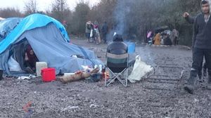لاجئون على الحدود بين فرنسا وبلجيكا بانتظار حياة أفضل - عربي21