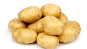 البطاطا المسلوقة بالبخار تحتوي عادة على نسب مرتفعة من فيتامين "سي" - أرشيفية