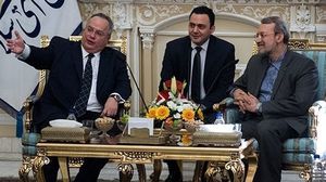 علي لاريجاني يستقبل وزير خارجية اليونان ـ فارس