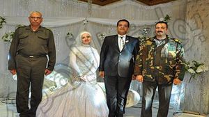 العريس بجانبه مندوبا السيسي يوم زفافه عام 2014 - بوابة الأهرام