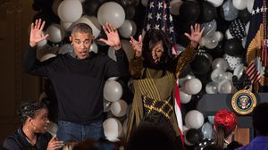 قام باراك أوباما وزوجته برقصة "الهالوين" التقليدية- أرشيفية