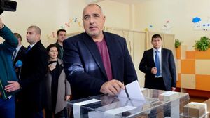 رومن راديف يدلي بصوته في الجولة الأولى من الانتخابات - أ ف ب