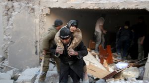 قضى مدنيون وجرح آخرون في قصف طال أحياء حلب الشرقية المحاصرة (أرشيفية)- أ ف ب