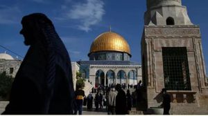 أفاد النشطاء بأن "شرطة الاحتلال منعت العاملين في المسجد الأقصى من تنظيف صخرة بيت المقدس"- أ ف ب
