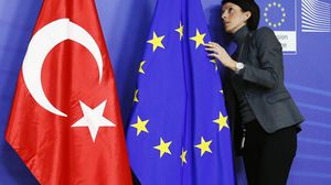 توقع الاتحاد الأوروبي ارتفاع سقف نمو الاقتصاد التركي من (-2.3) بالمئة إلى (0.3) بالمئة للعام الحالي- أرشيفية