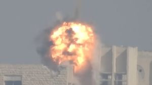 لحظة تدمير قاعدة الكورنيت بصاروخ تاو للمعارضة السورية